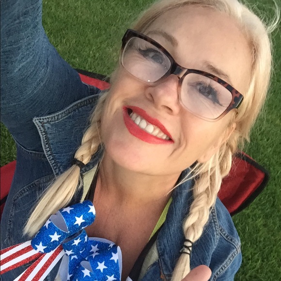 Meet your Posher, Lynn - Picture 2 of 2